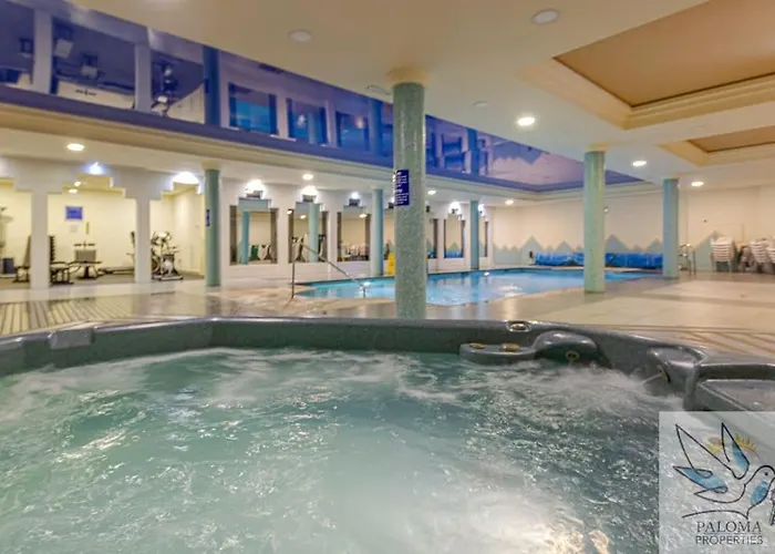 2 Bdr Apt With Heated Pool & Jacuzzi