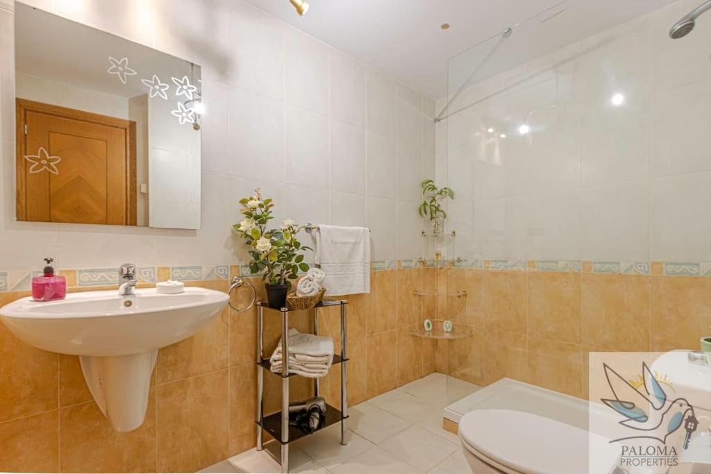 2 Bdr With Heated Pool & Jacuzzi Apartment *