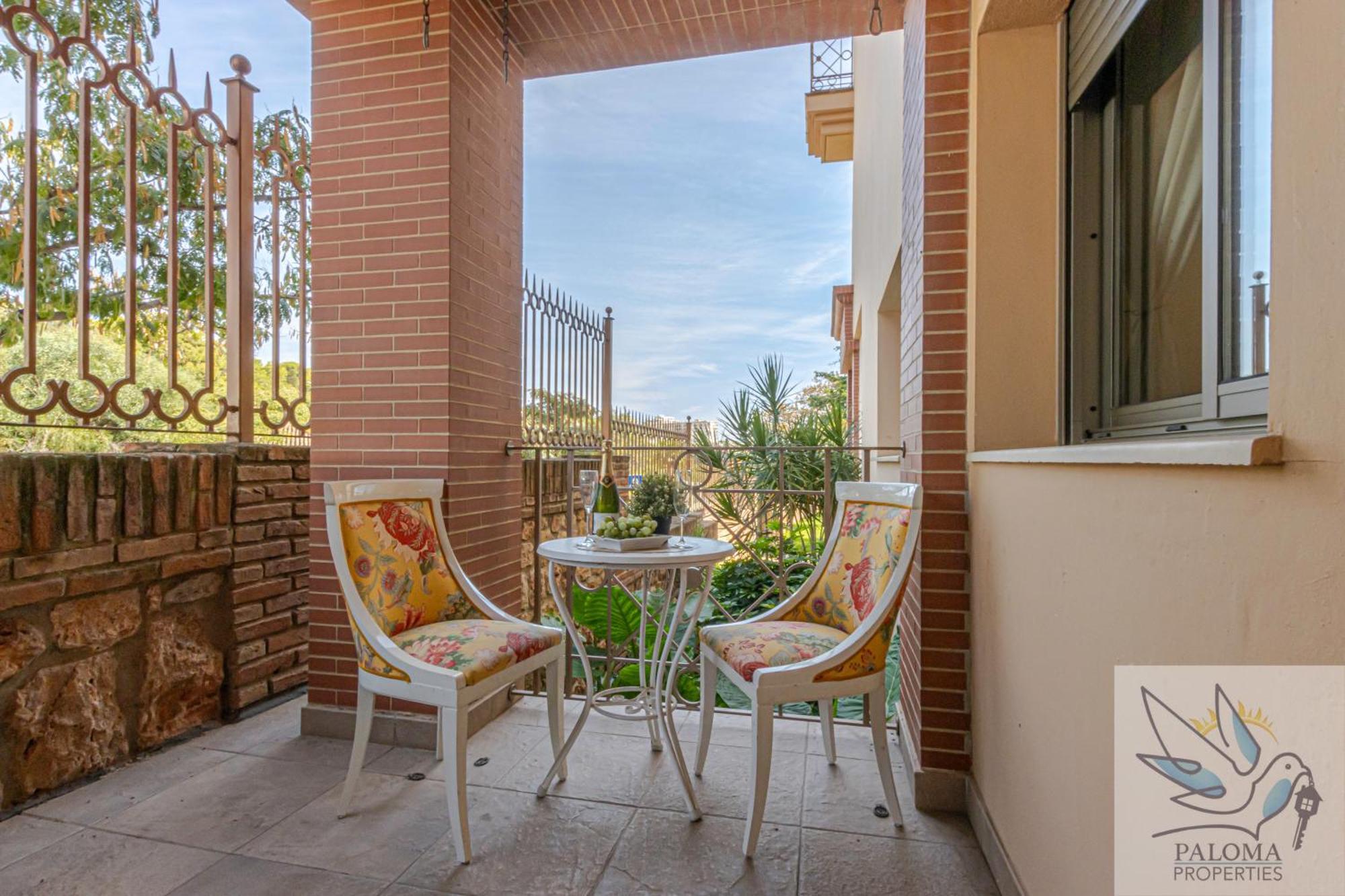 2 Bdr With Heated Pool & Jacuzzi Apartment *